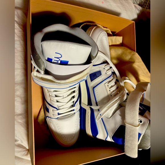 LV 408 Trainer - Picture 3 of 3